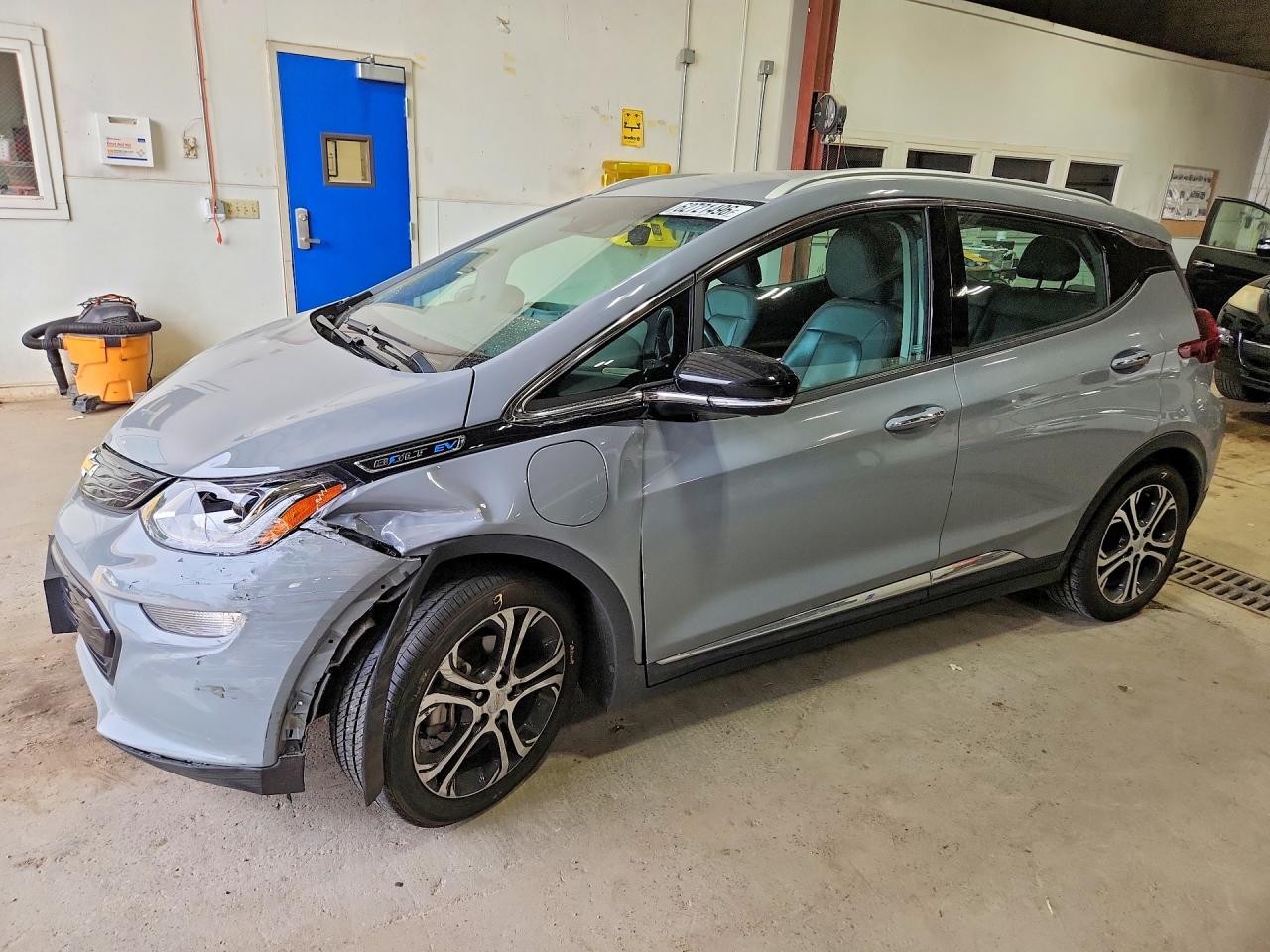 2020 Chevrolet Bolt EV Premier, VIN 1G1FZ6S01L4139253 — Перед