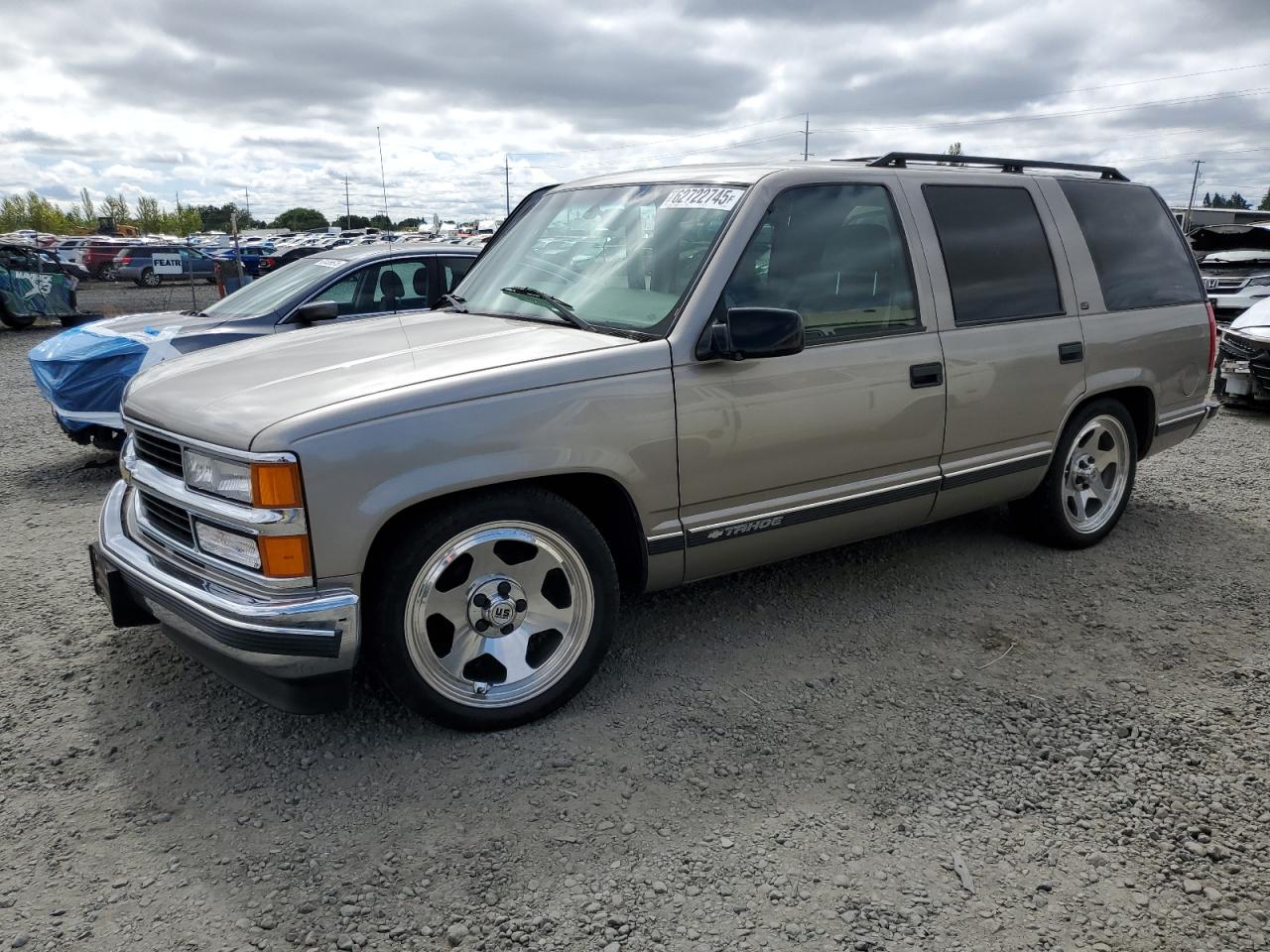 1999 Chevrolet Tahoe, VIN 1GNEC13R0XJ546712 — Side