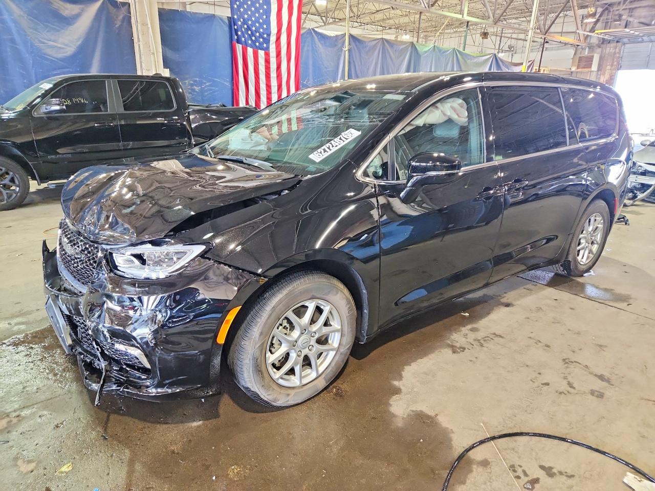 2026 Chrysler Pacifica Select, VIN 2C4RC1BG0TR260469 — Перед