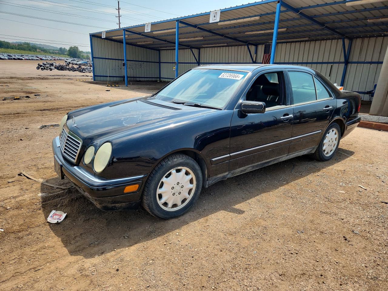 1998 Mercedes-Benz E 320, VIN WDBJF82F4WX005767 — Бок