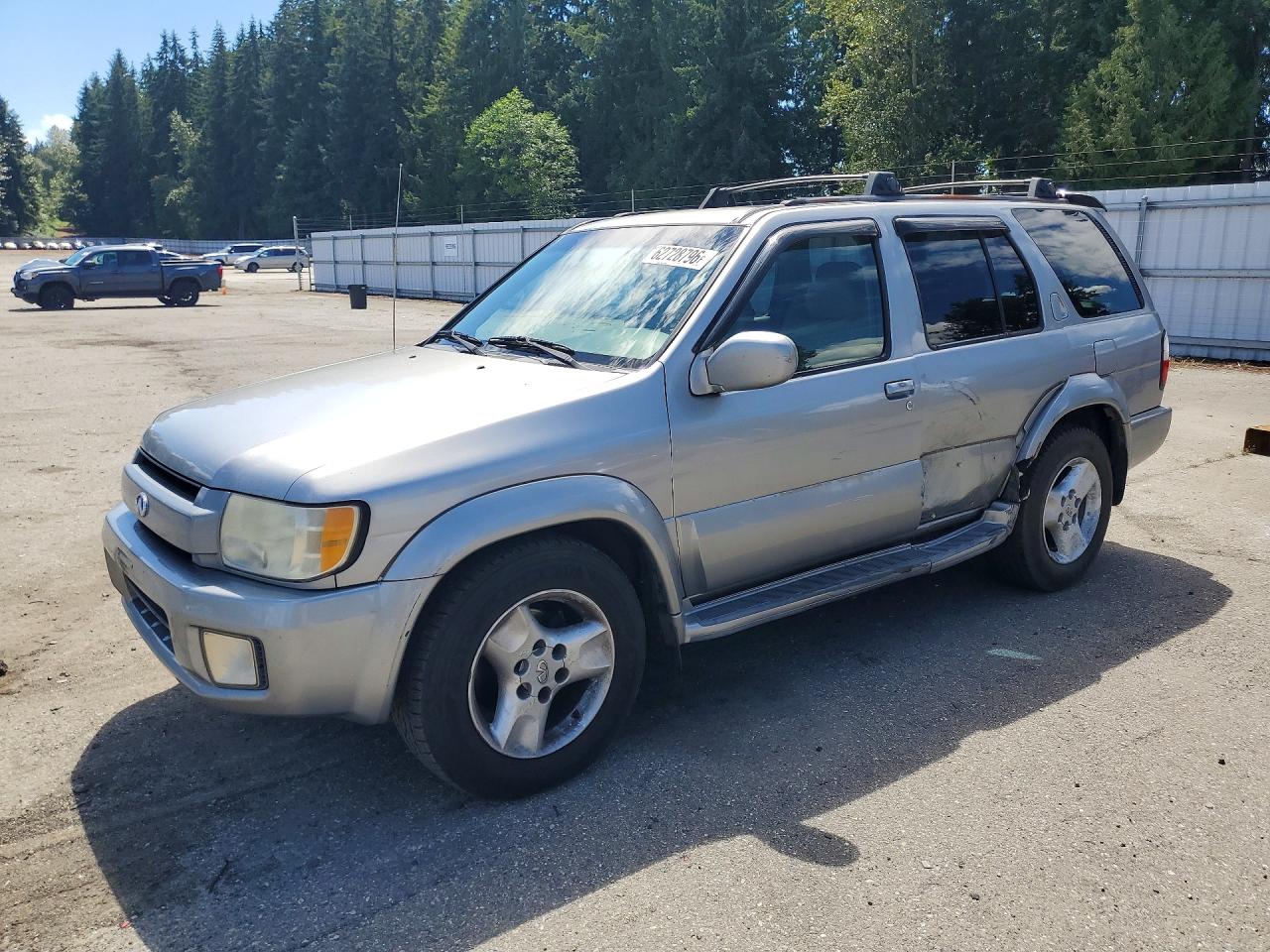 2001 Infiniti QX4 Luxury, VIN JNRDR09Y91W225113 — Side