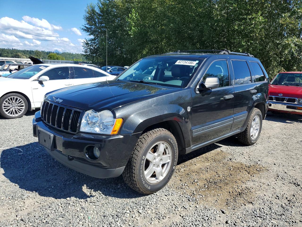 2005 Jeep Grand Cherokee Laredo, VIN 1J4HR48NX5C530413 — Rear end