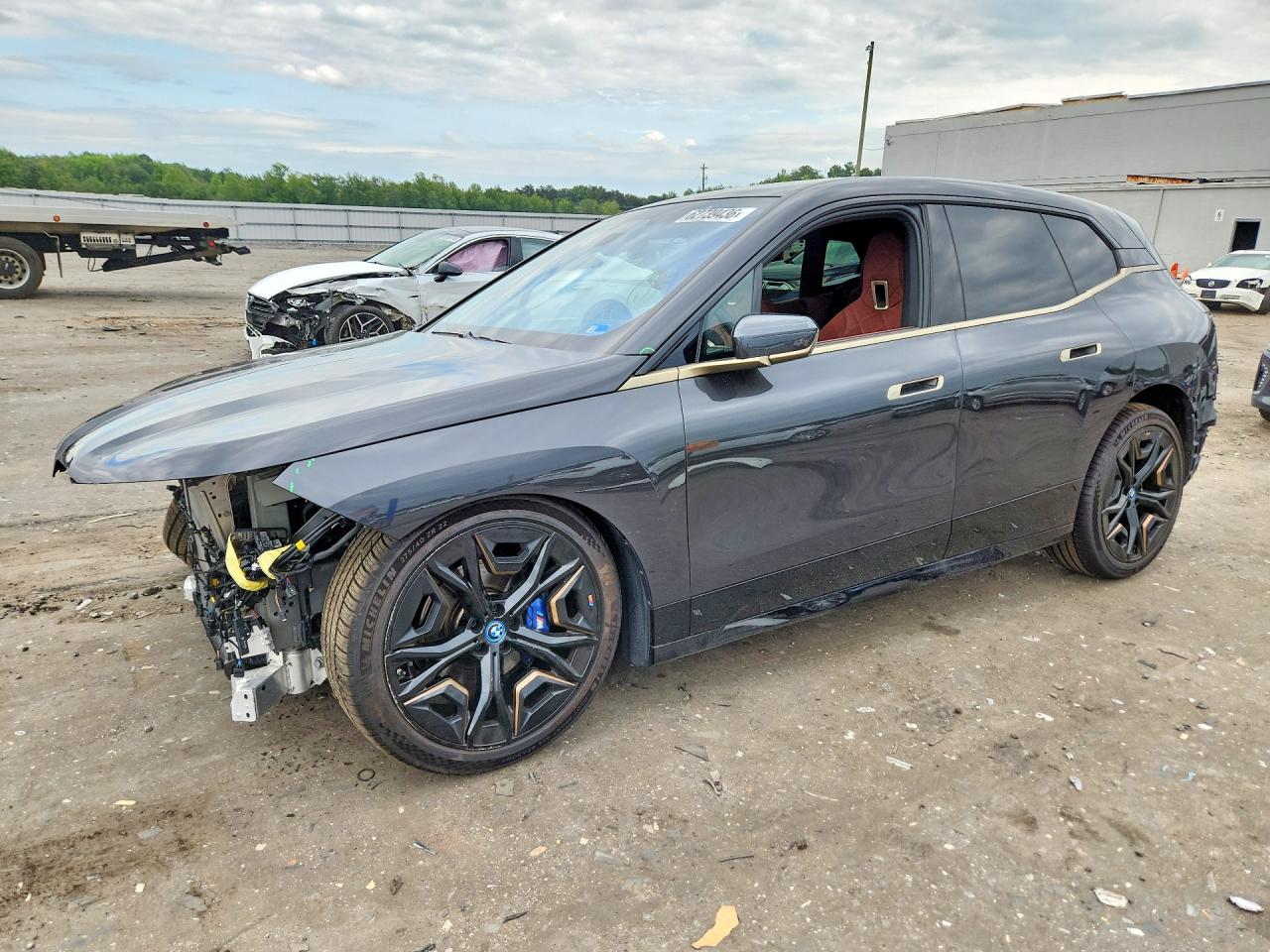 2023 BMW iX M60, VIN WB533CF07PCL97823 — Front end