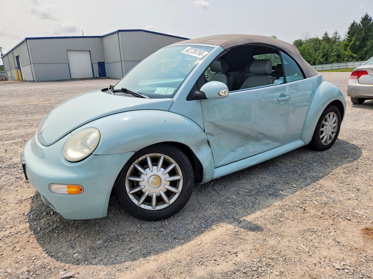 2004 Volkswagen Beetle GLS, VIN 3VWCM31Y64M352698 — Бок