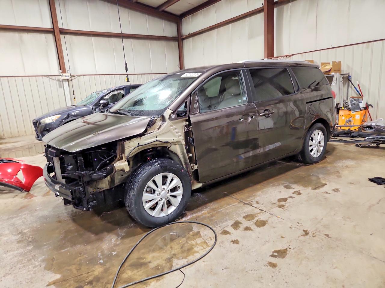 2016 Kia Sedona LX, VIN KNDMB5C14G6190860 — Front end