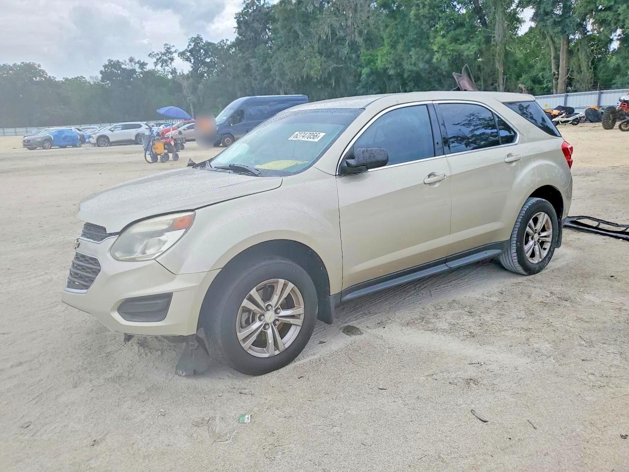 2016 Chevrolet Equinox LS, VIN 2GNALBEK5G1169633 — Front end