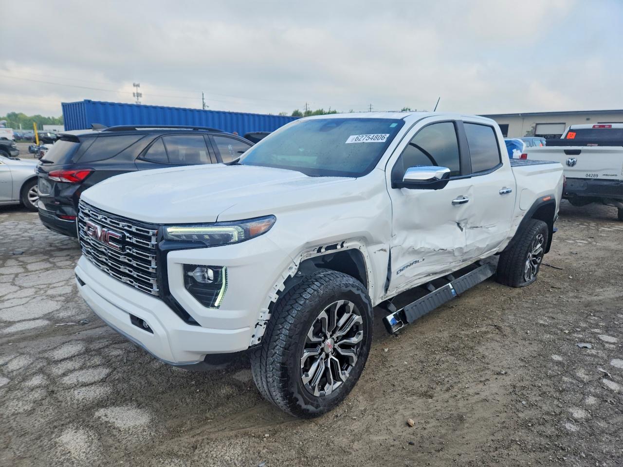 2024 GMC Canyon 4WD Denali, VIN 1GTP6FEK8R1196710 — Side