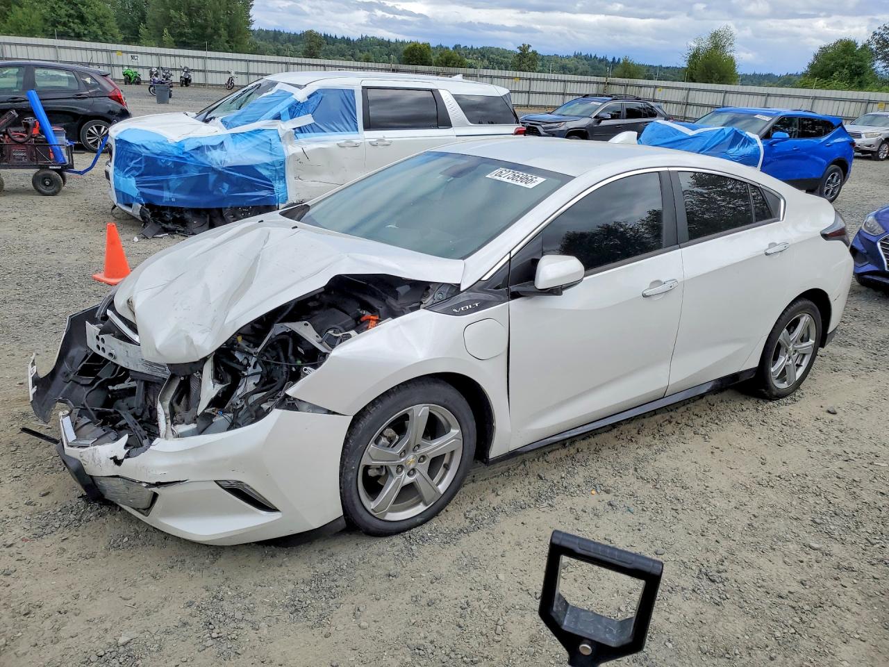 2017 Chevrolet Volt LT, VIN 1G1RA6S53HU167112 — Front end
