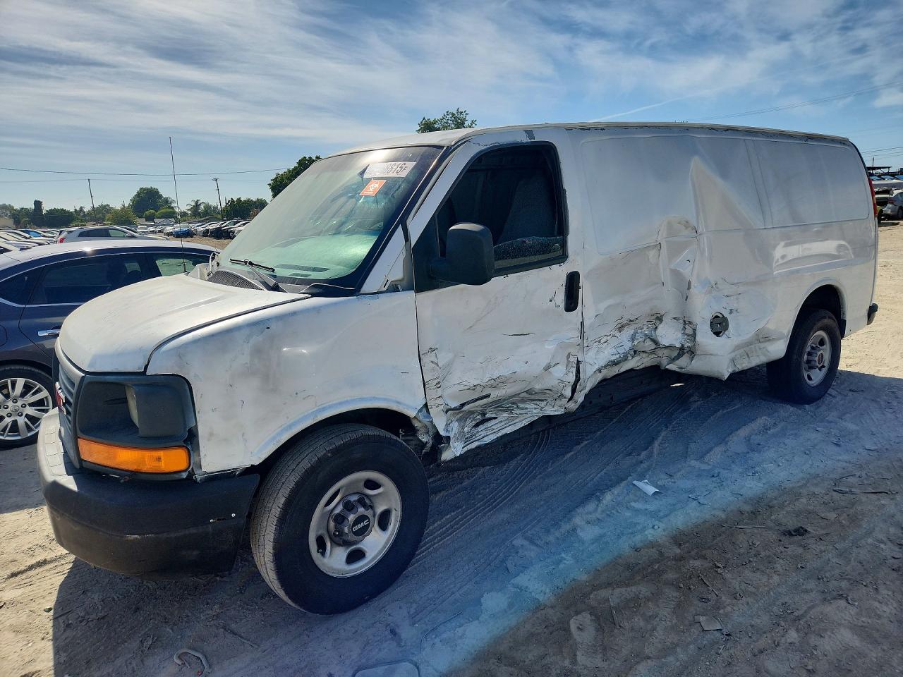 2005 GMC Savana Cargo Y3H Paratransit, VIN 1GTHG39U451251272 — Side