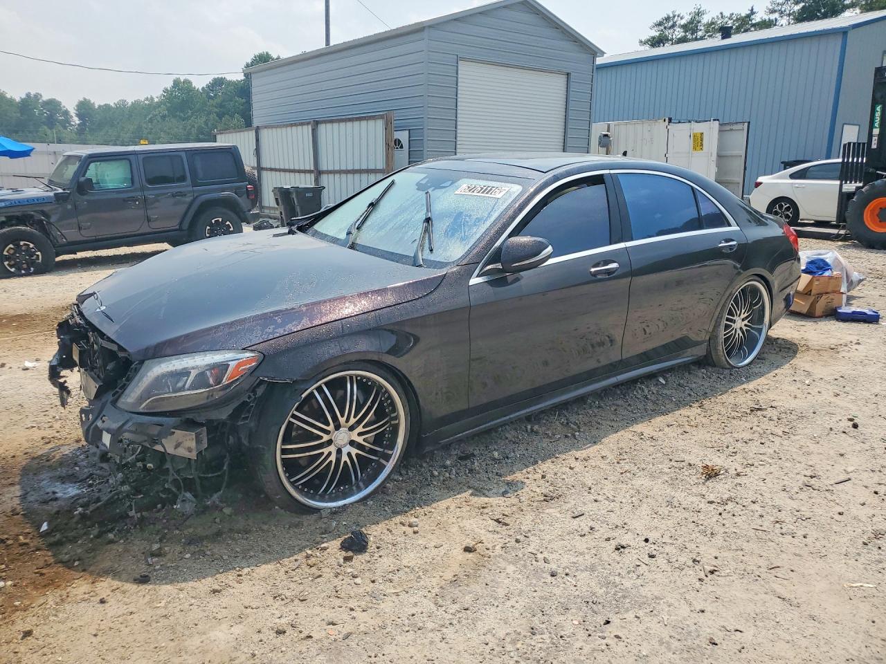 2014 Mercedes-Benz S 550, VIN WDDUG8CB4EA009154 — Front end