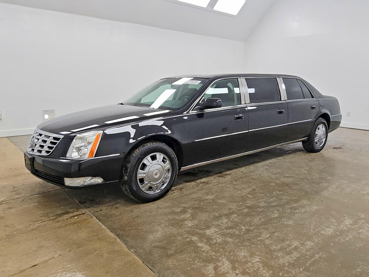2011 Cadillac DTS Professional Limousine, VIN 1GE8K9C63BU550314 — Мелкие вмятины и царапины
