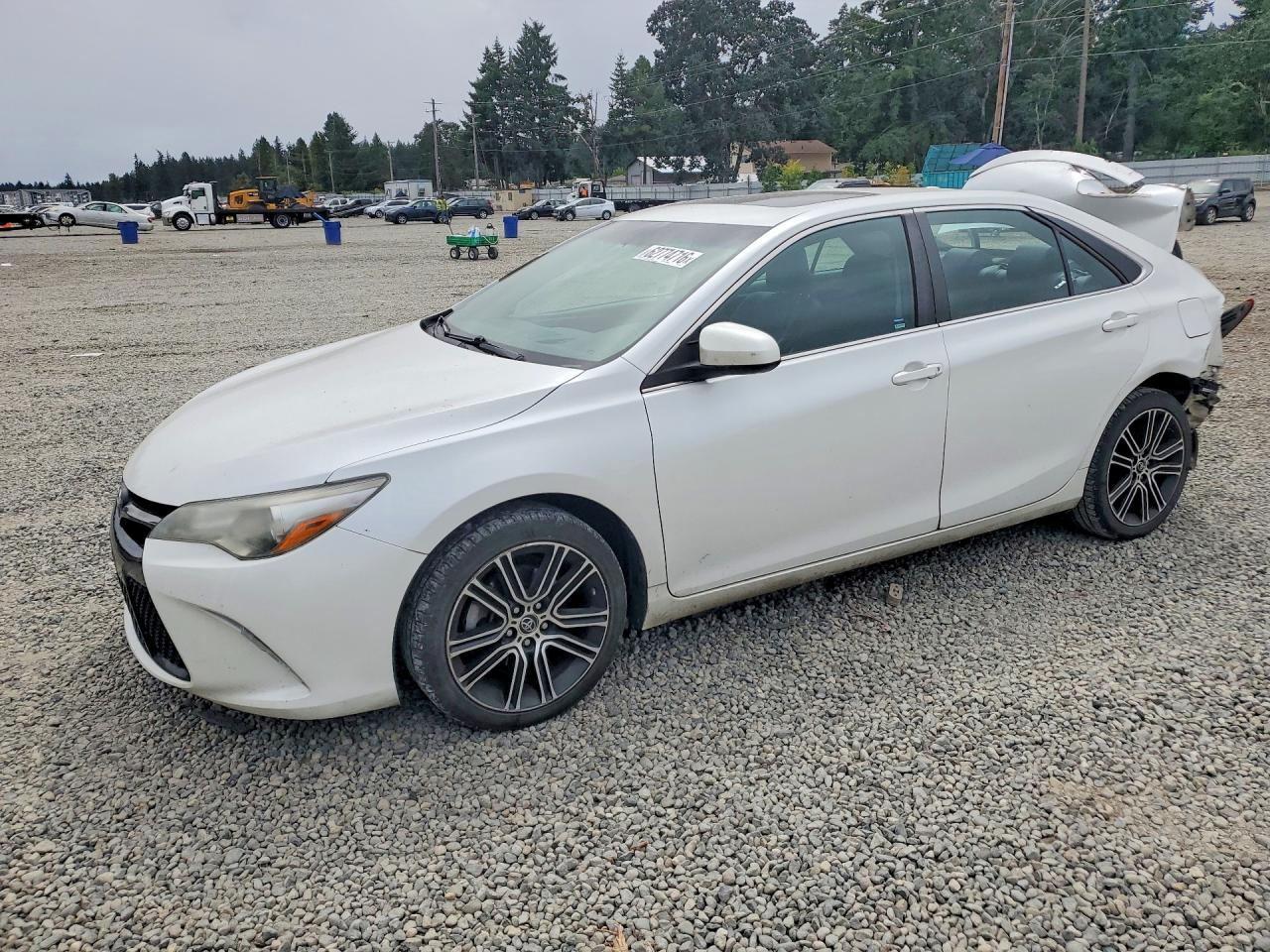 2016 Toyota Camry LE, VIN 4T1BF1FK5GU172416 — Rear end