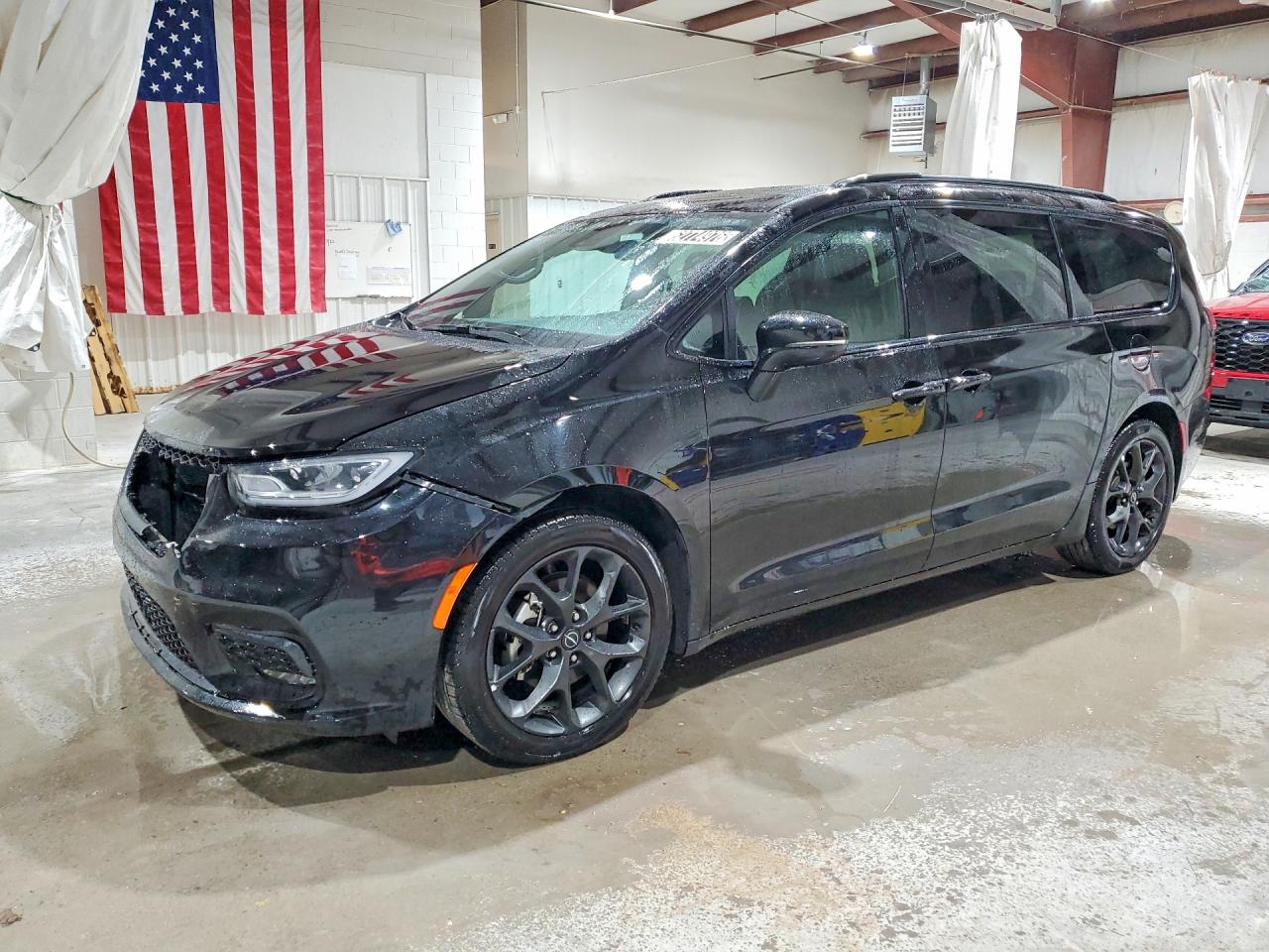 2025 Chrysler Pacifica Limited, VIN 2C4RC1GG1SR550808 — Front end
