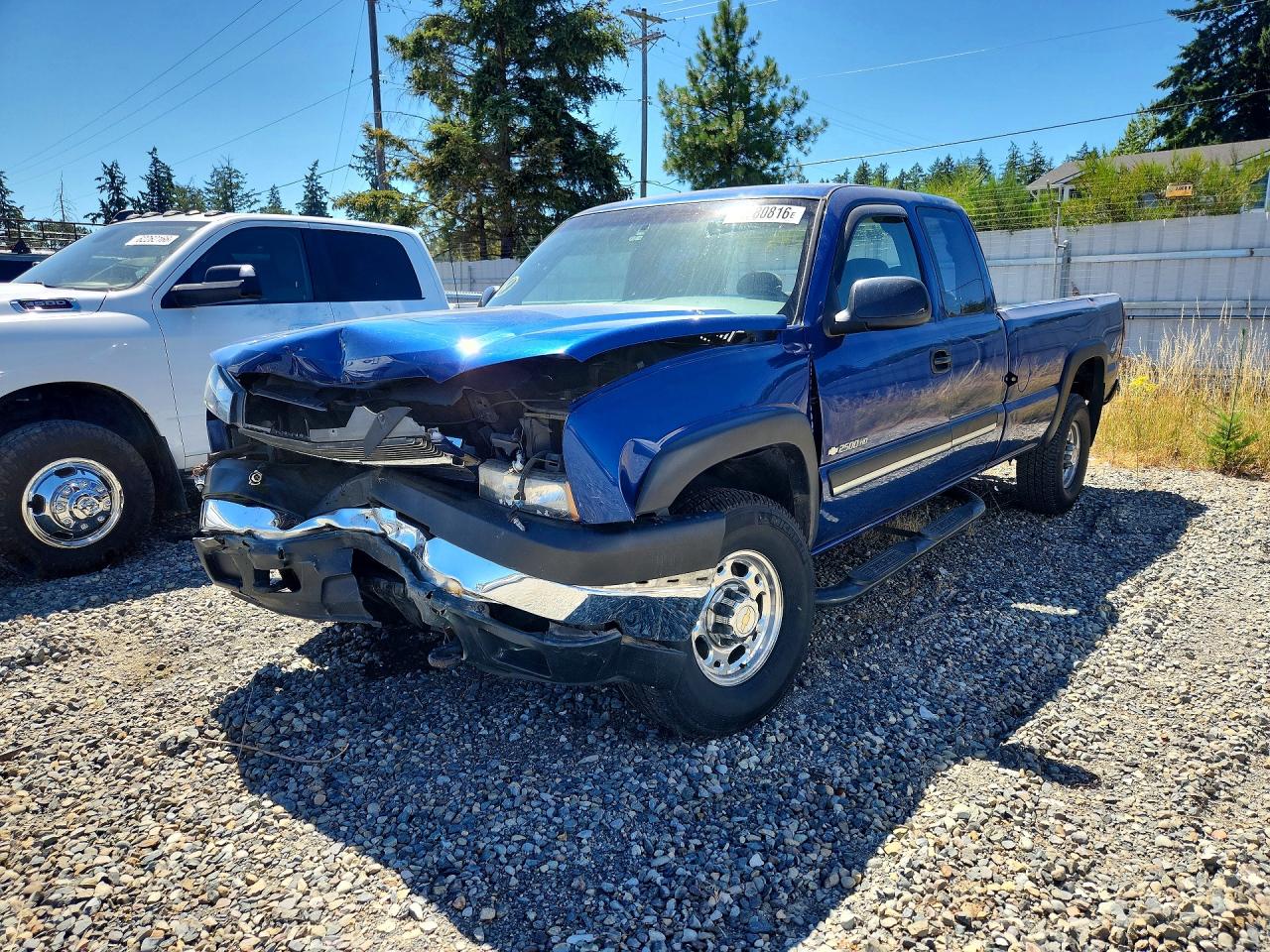 2004 Chevrolet Silverado 2500HD LS, VIN 1GCHK29UX4E198349 — Front end