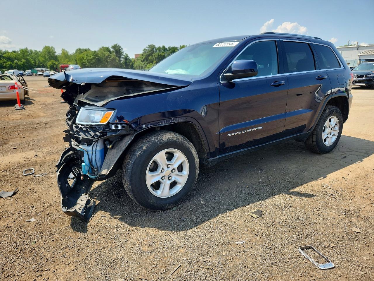 2016 Jeep Grand Cherokee Laredo, VIN 1C4RJFAGXGC332782 — Front end