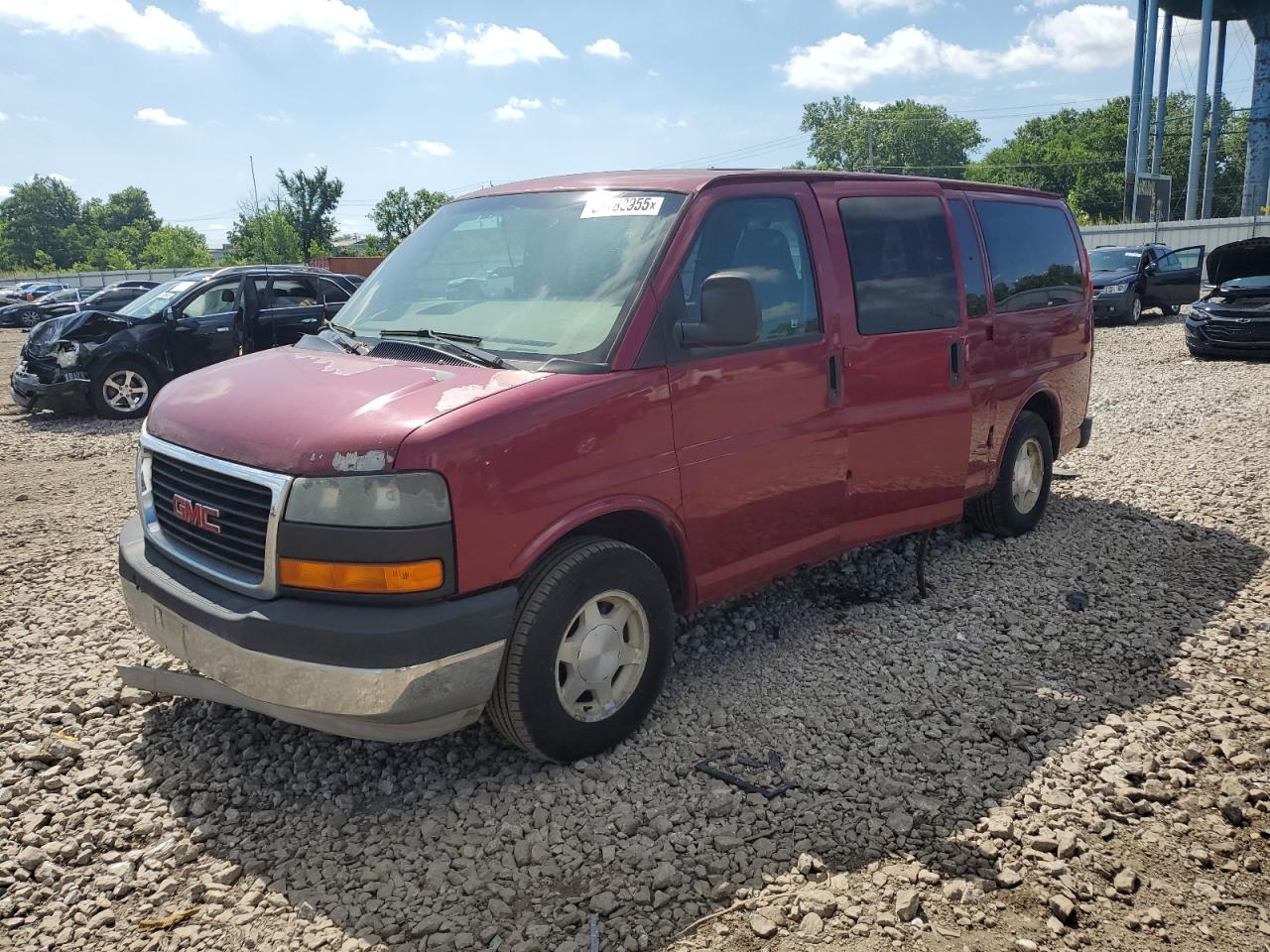 2005 GMC Savana, VIN 1GKFG15X551262491 — Front end