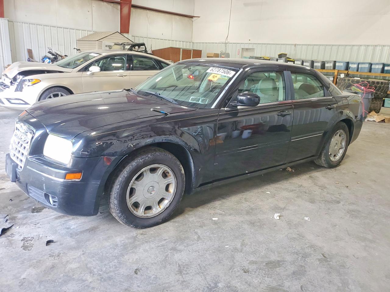 2005 Chrysler 300 Touring, VIN 2C3AA53G05H687902 — Перед