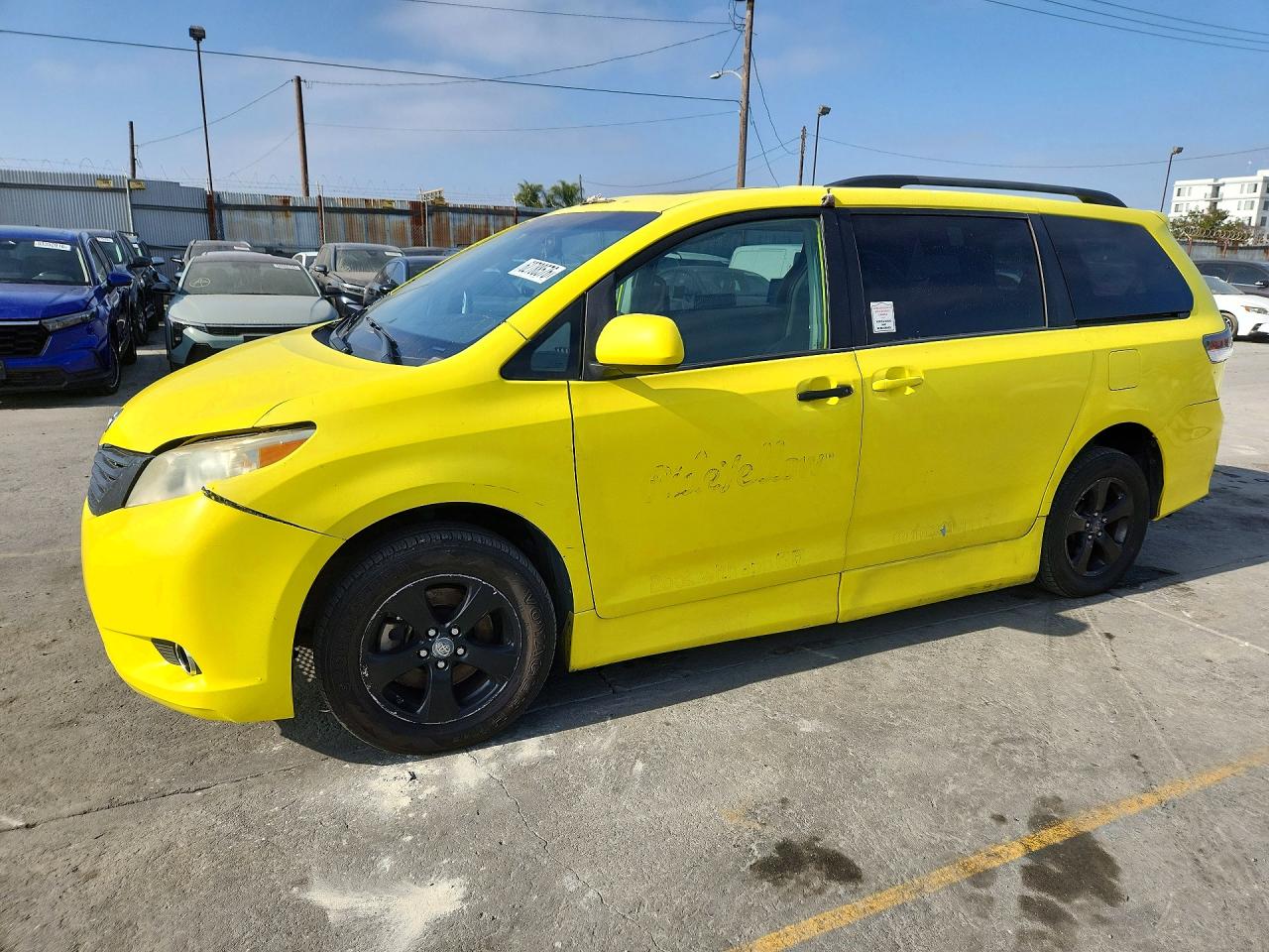 2011 Toyota Sienna SE, VIN 5TDXK3DC3BS083597 — Minor dents and scratches