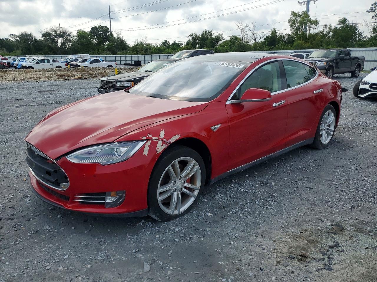 2014 Tesla Model S 60, VIN 5YJSA1S16EFP50626 — Перед