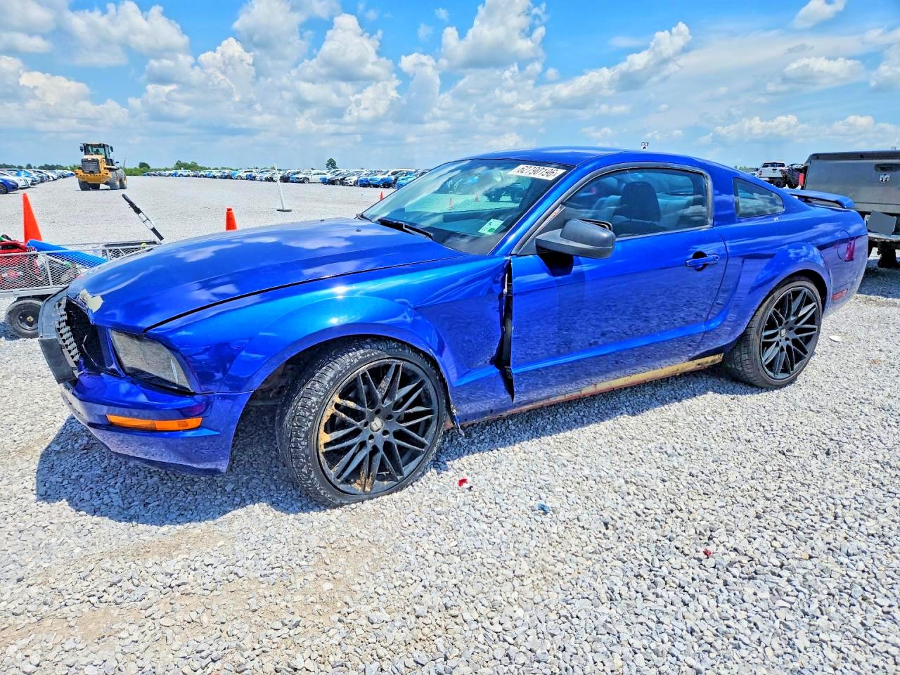 2006 Ford Mustang Standard, VIN 1ZVFT80N765159778 — Front end