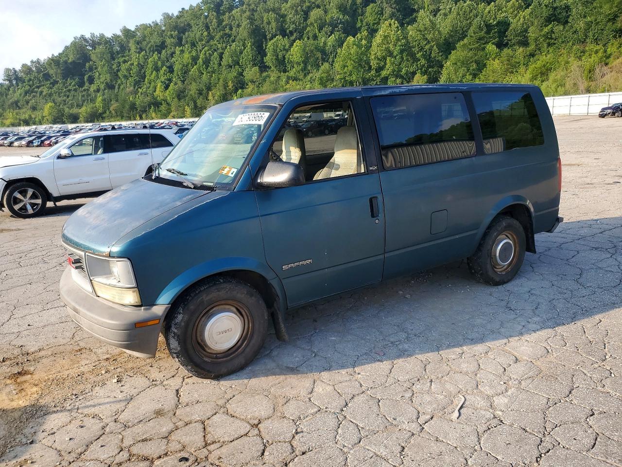 1995 GMC Safari, VIN 1GKDM19W5SB510925 — Rear end