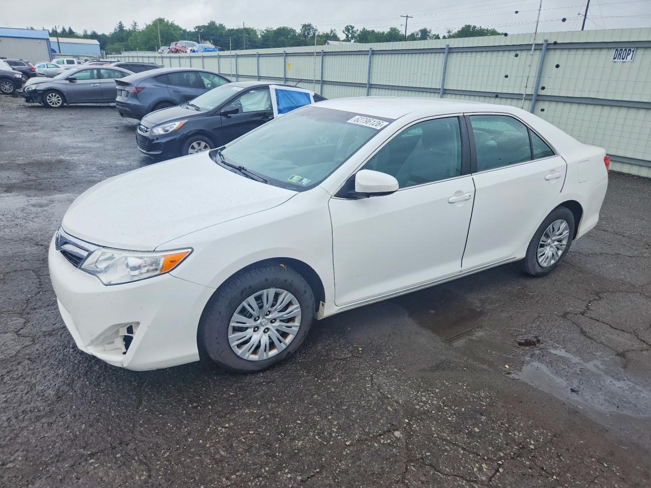 2014 Toyota Camry XLE, VIN 4T4BF1FK7ER346733 — Minor dents and scratches