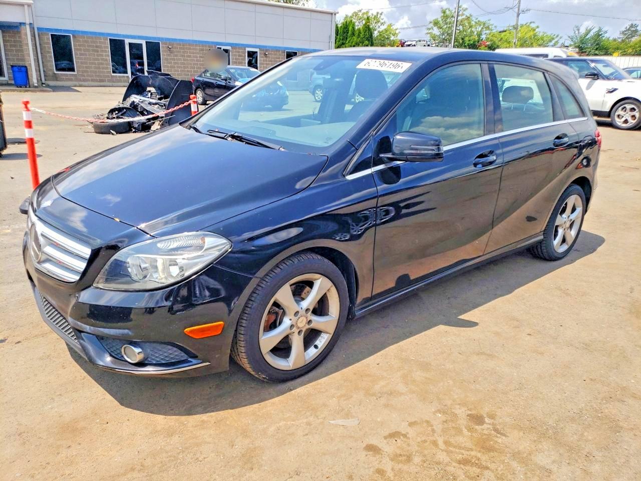 2014 Mercedes-Benz B 250 Sports Tourer, VIN WDDMH4EB8EJ187989 — Minor dents and scratches
