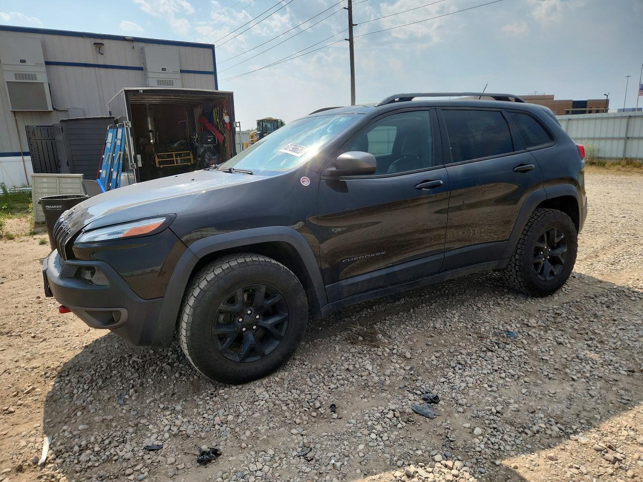 2015 Jeep Cherokee Trailhawk, VIN 1C4PJMBS6FW717199 — Бок