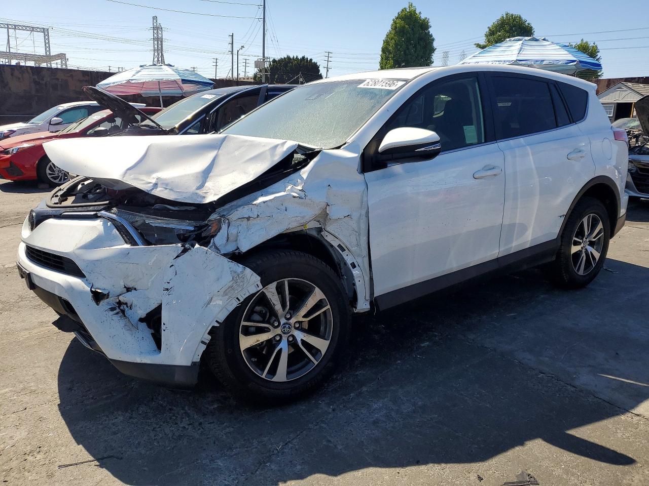 2017 Toyota RAV4 XLE, VIN JTMWFREV5HD106742 — Front end