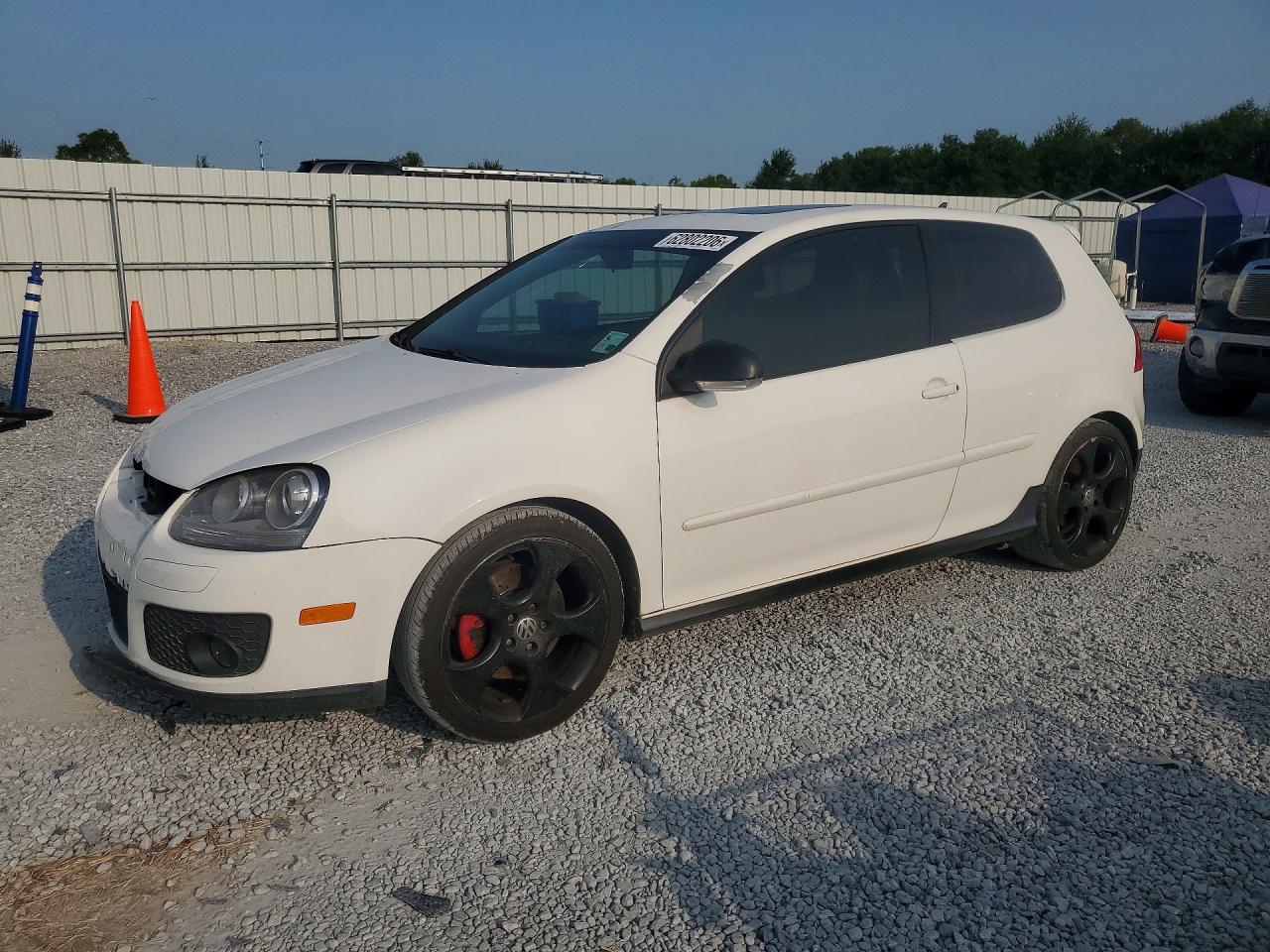 2008 Volkswagen Golf GTI, VIN WVWFV71K88W052943 — Front end
