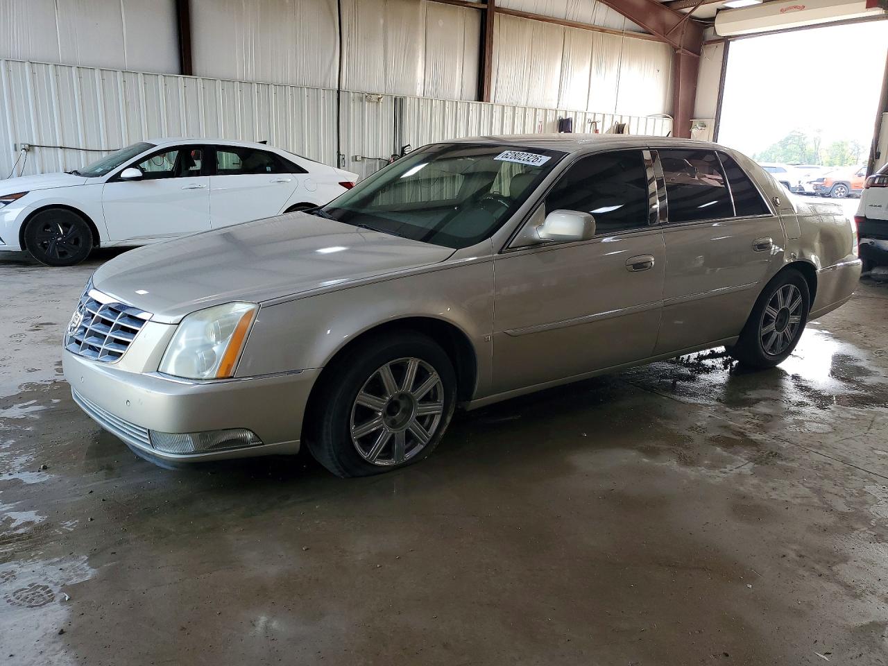 2007 Cadillac DTS Luxury I, VIN 1G6KD57Y37U193871 — Minor dents and scratches