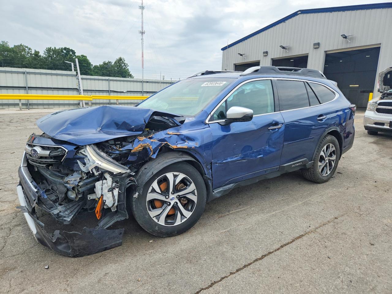 2020 Subaru Outback Touring, VIN 4S4BTAPC1L3152521 — Front end