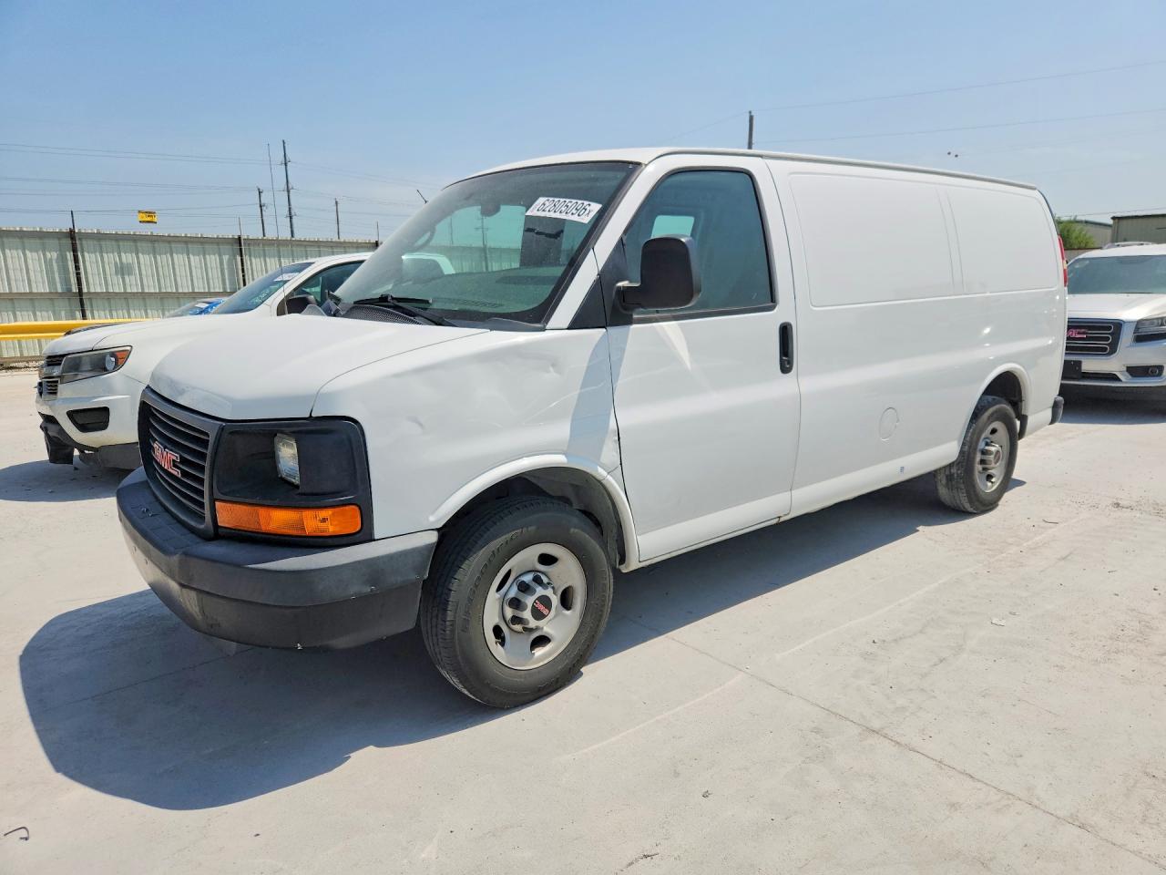 2015 GMC Savana, VIN 1GTZ7TCB6F1138579 — Minor dents and scratches