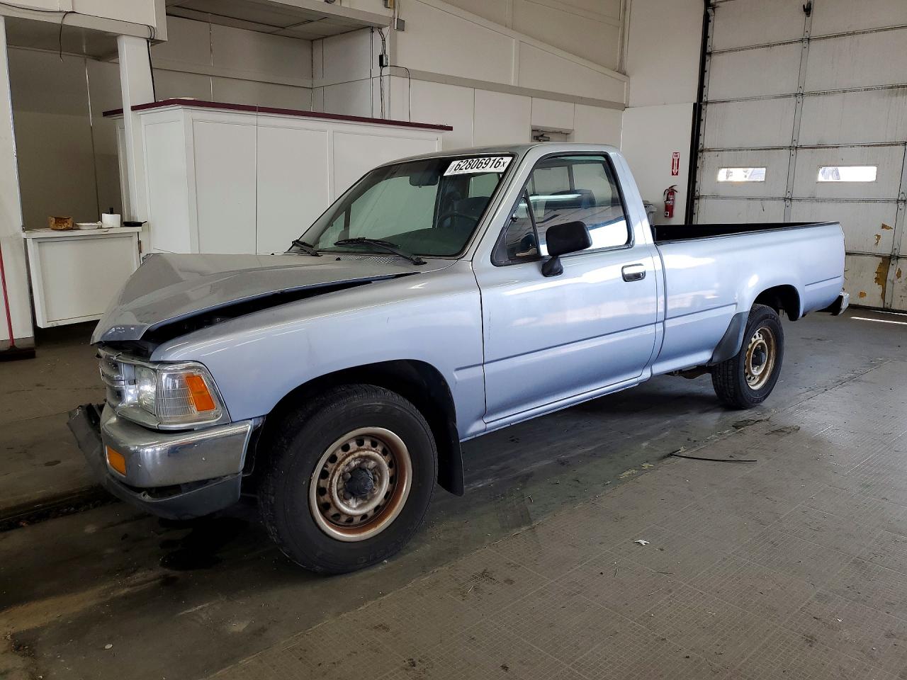 1991 Toyota Pickup DLX, VIN JT4RN82P9M5035114 — Front end