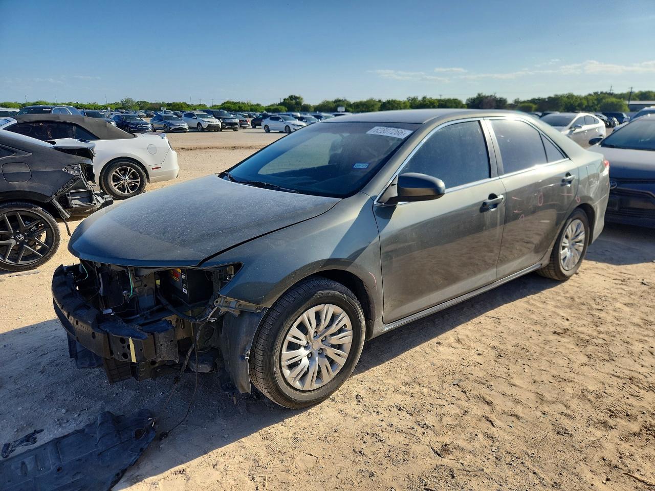 2014 Toyota Camry LE, VIN 4T4BF1FK9ER385016 — Front end