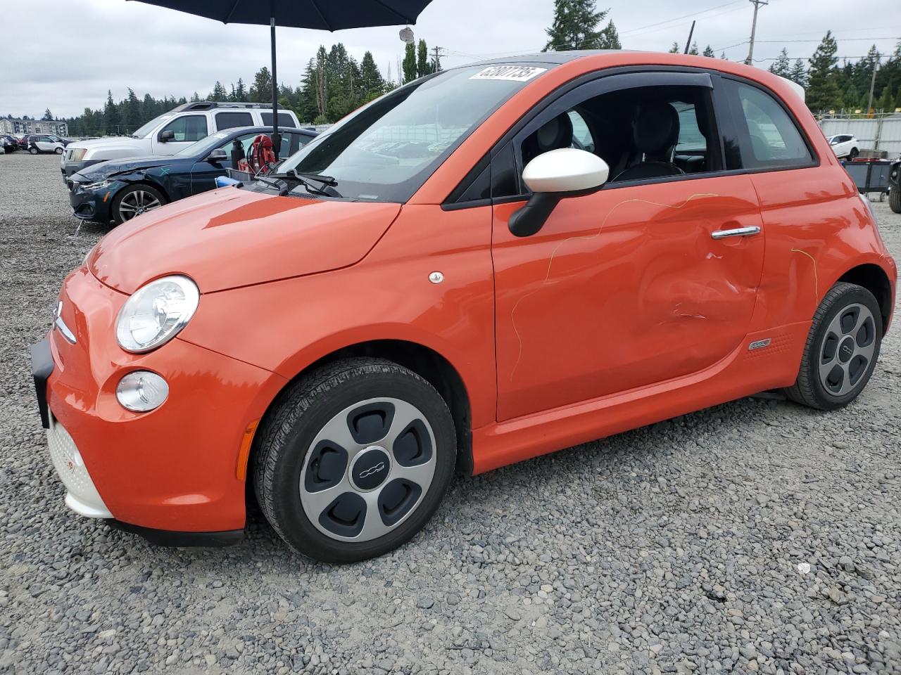 2015 FIAT 500e, VIN 3C3CFFGE1FT741273 — Side