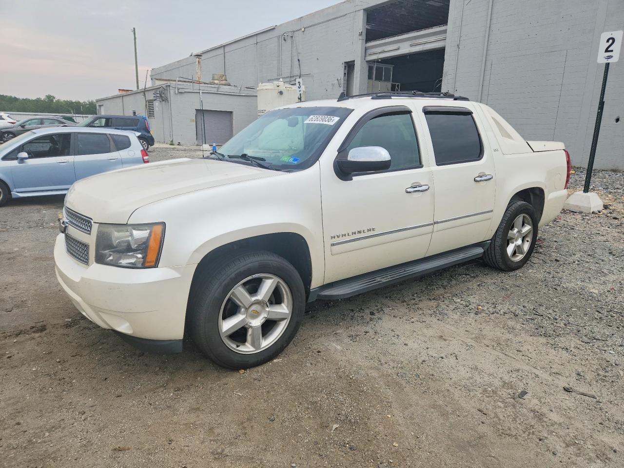 2011 Chevrolet Avalanche LTZ, VIN 3GNTKGE34BG318714 — Rear end