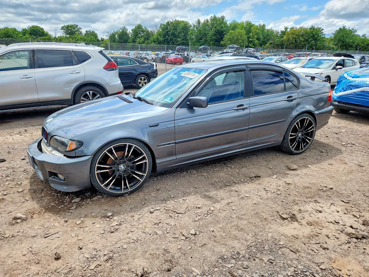 2003 BMW 3 Series 325i, VIN WBAEV33413KL84383 — Front end
