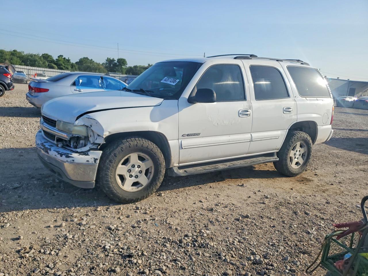 2002 Chevrolet Tahoe LS, VIN 1GNEC13V82R221894 — Front end