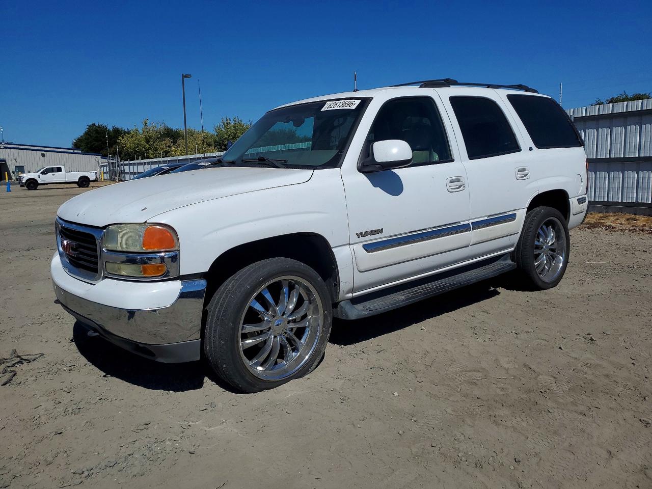 2002 GMC Yukon SLE, VIN 1GKEC13T42R131783 — Зад