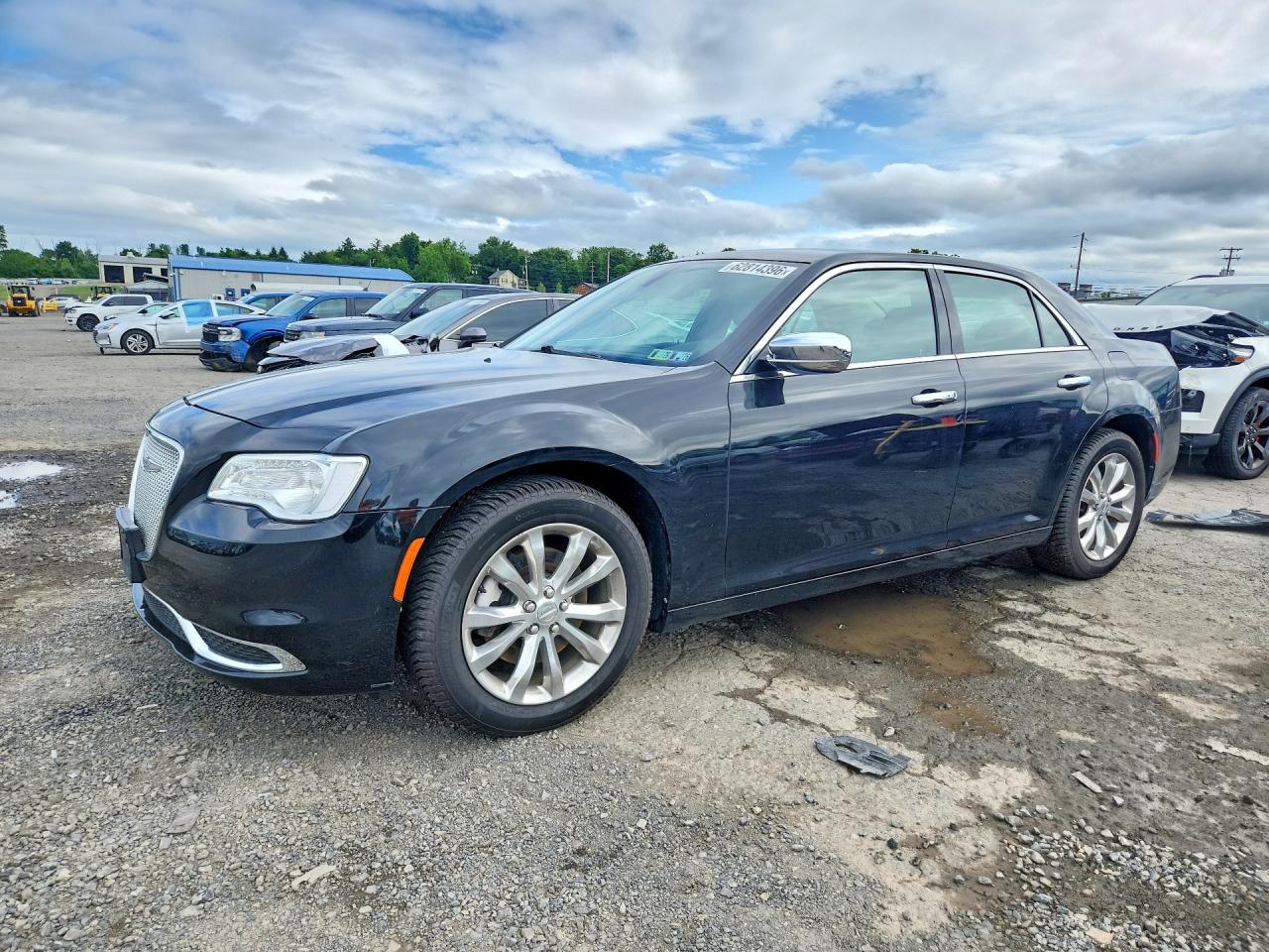 2017 Chrysler 300 Limited, VIN 2C3CCARG3HH637468 — Перед