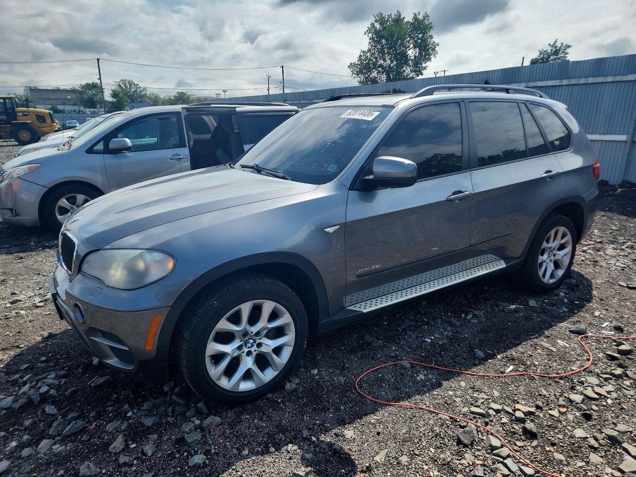 2011 BMW X5 35i, VIN 5UXZV4C56BL407019 — Мелкие вмятины и царапины