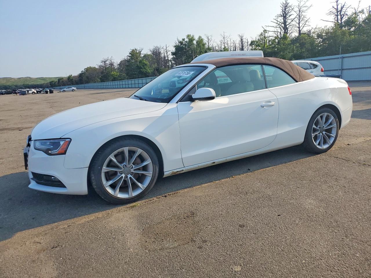 2013 Audi A5 Premium Plus, VIN WAULFAFH5DN006199 — Мелкие вмятины и царапины