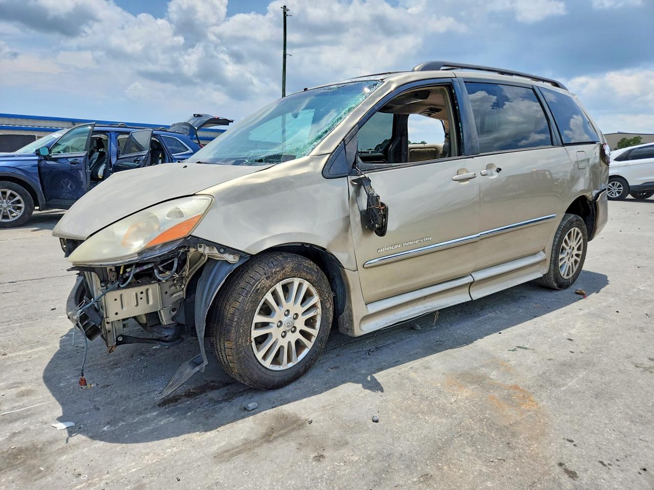 2009 Toyota Sienna XLE Limited, VIN 5TDZK22C99S252196 — Rollover