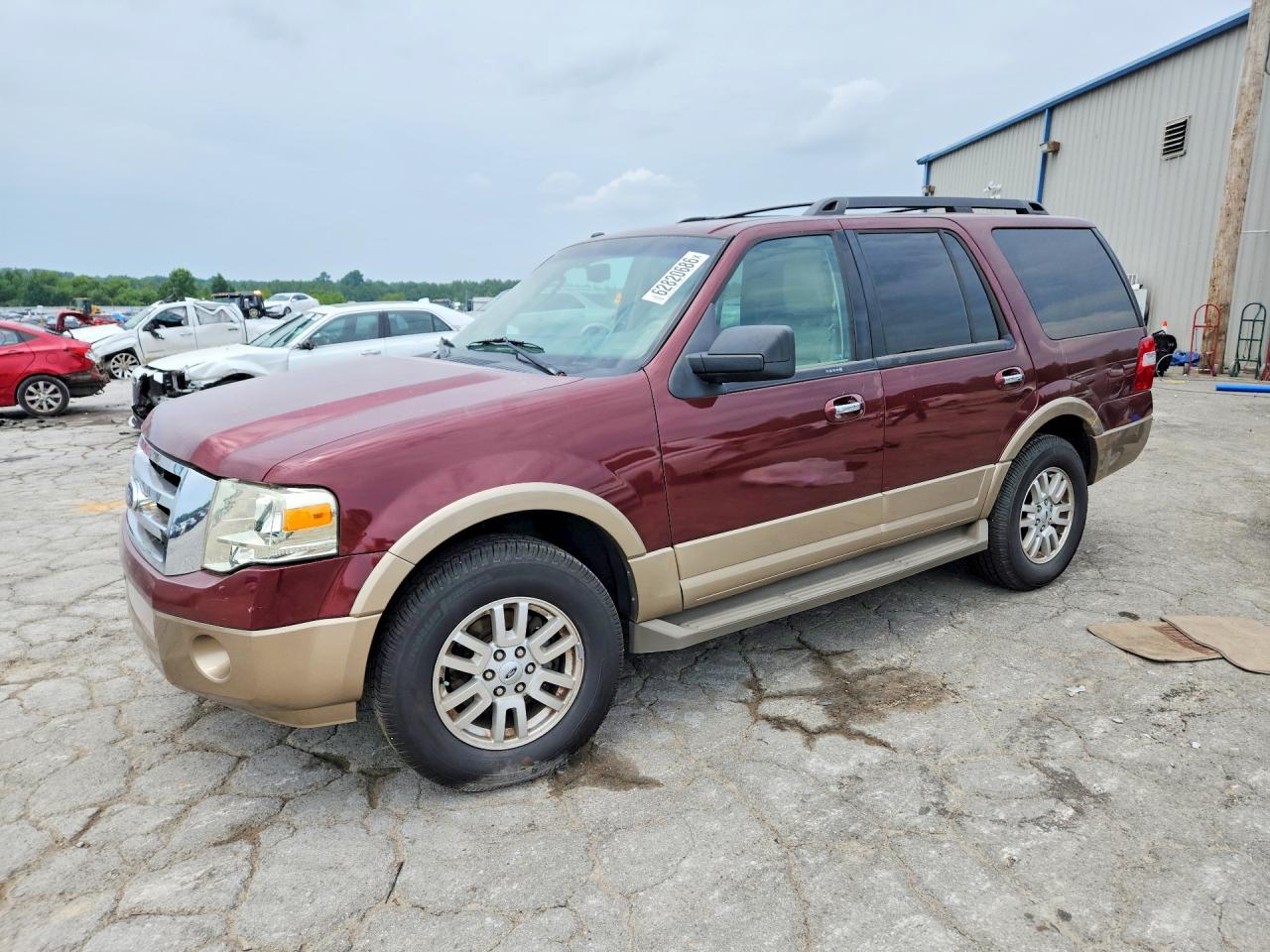 2012 Ford Expedition XLT, VIN 1FMJU1H52CEF14773 — Мелкие вмятины и царапины
