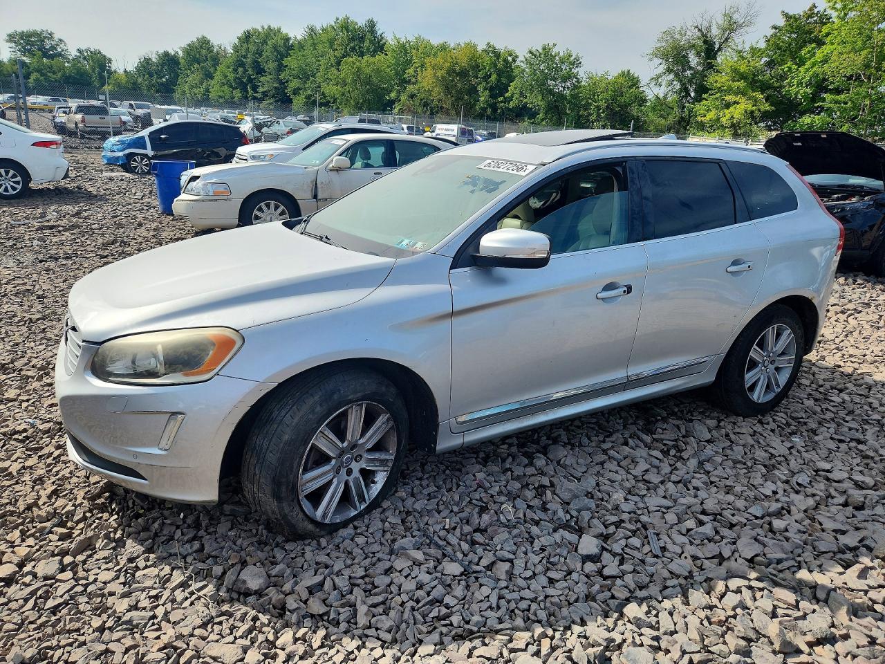 2017 Volvo XC60 Inscription, VIN YV440MRUXH2012703 — Vandalism