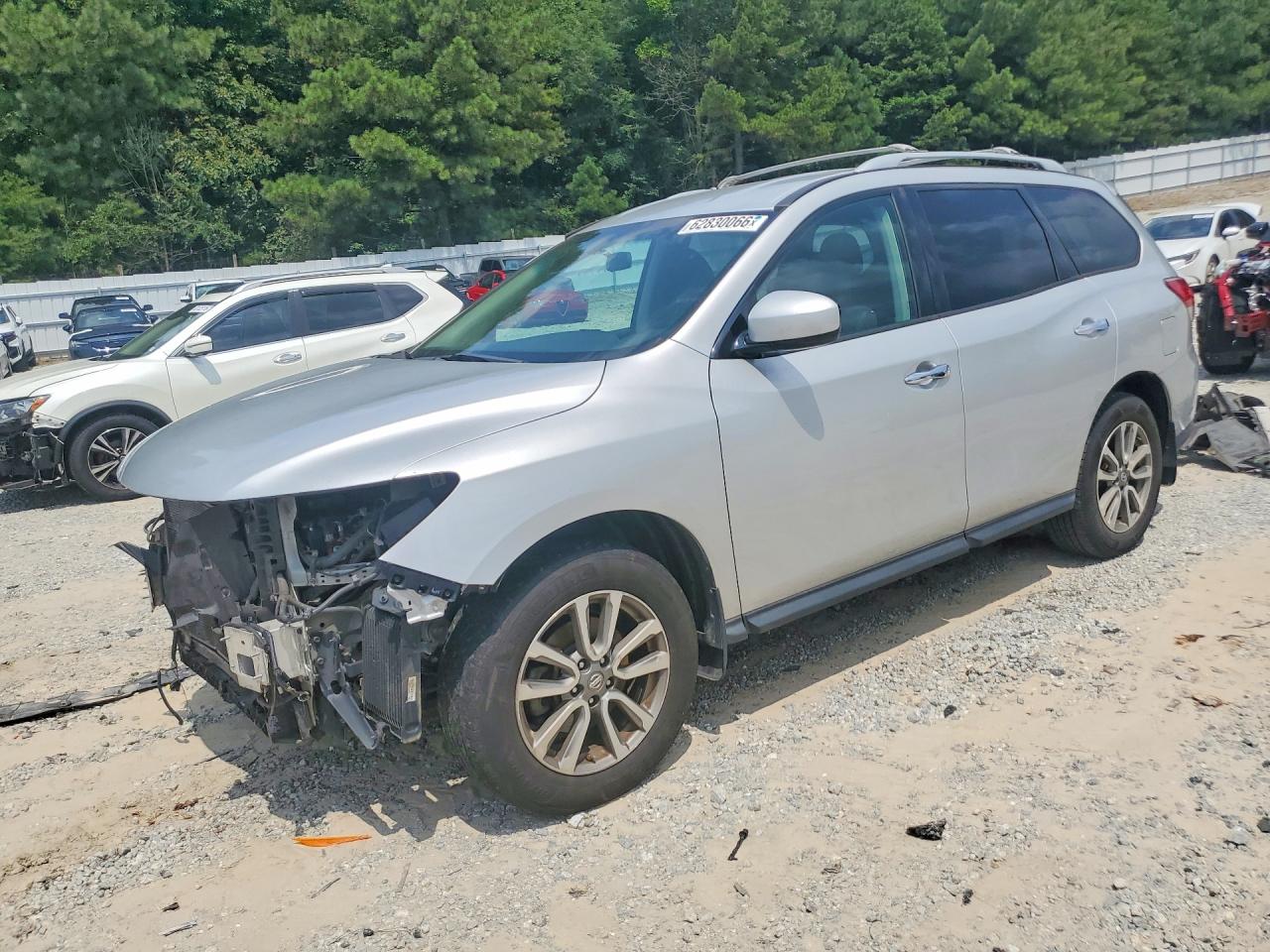 2014 Nissan Pathfinder Platinum, VIN 5N1AR2MN9EC730034 — Front end