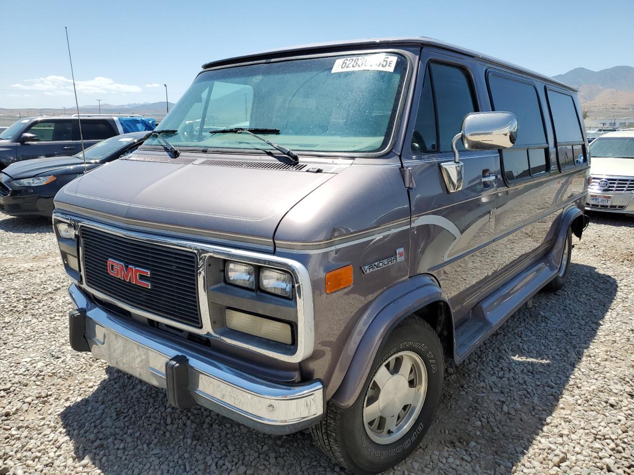 1995 GMC Vandura, VIN 1GDEG25K7SF541890 — Front end
