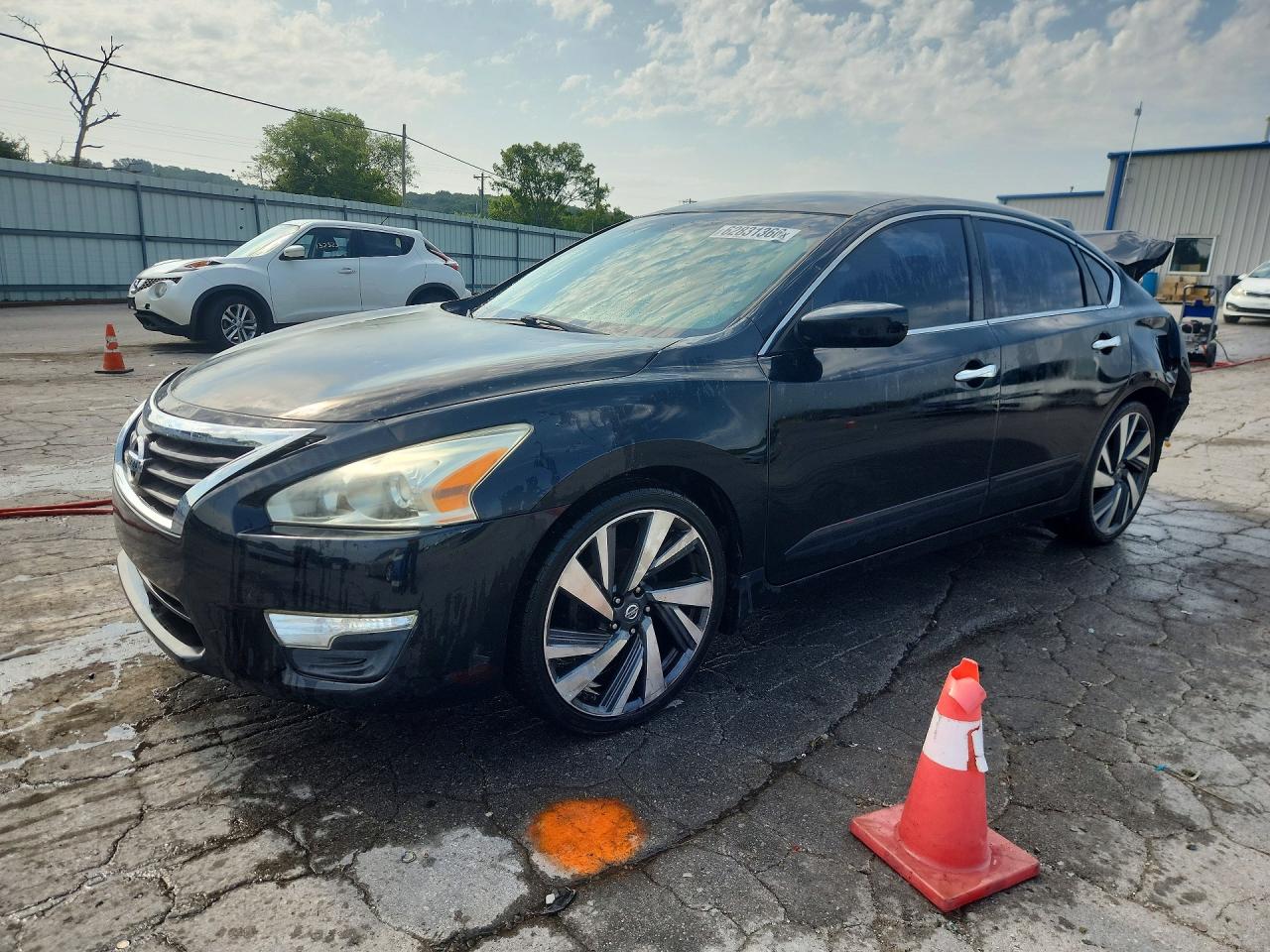 2015 Nissan Altima SV, VIN 1N4AL3AP0FC418600 — Rear end