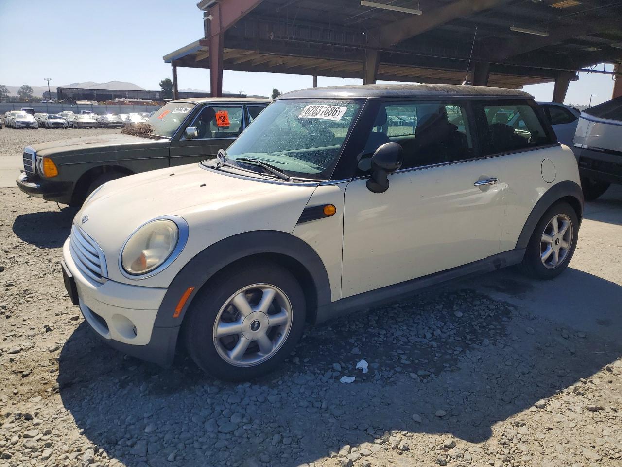 2009 MINI Hardtop, VIN WMWMF335X9TU75740 — Мелкие вмятины и царапины